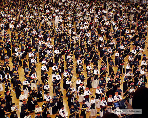 Tokyo - Kendo Kids an der Sen Nihon Kendo Rensai Taikan (Alljapanische Kendo Jugendmeisterschaft)